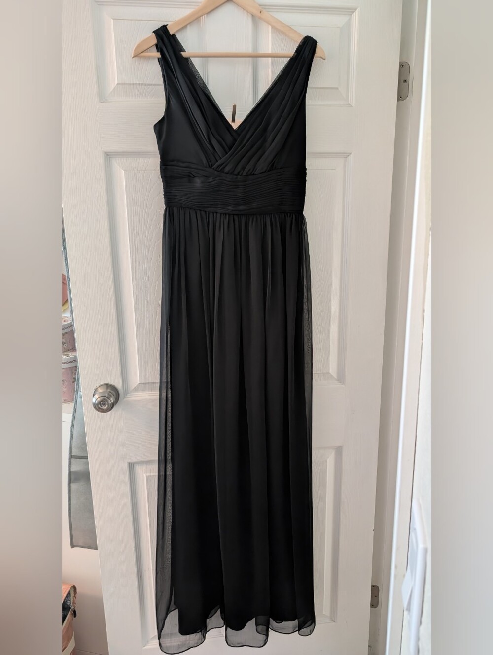 Monique Lhuittier Elegant Black V-Neck Bridesmaid Maxi Dress - A Timeless Beauty
